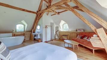 3 soverom, skrivebord, reiseseng for barn og wi-fi (inkludert)