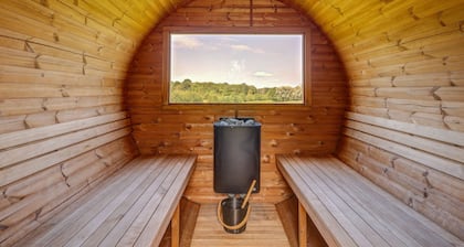 Charming country house with access to swimming pool, sauna and jacuzzi