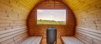 Pretty country house with access to swimming pool, sauna and Scandinavian bath