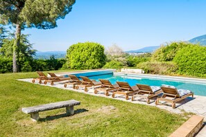 Pool - Apartment in the magnificent Mas des Serens with mountain views, Wi-Fi, and air conditioning (La Gaude)