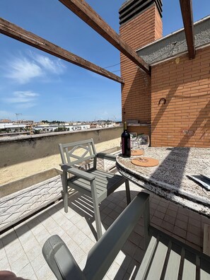 Outdoor dining - 2-bedroom apartment with WiFi,Last floor Aurelio vaticano (Roma)