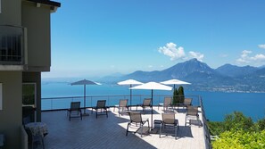 Terrace/patio - Room 'Laguna Depandance Suite 1' with Shared Terrace, Wi-Fi and Air Conditioning (San Zeno di Montagna)