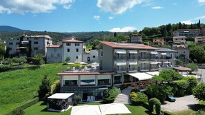 Exterior - Room 'Laguna Depandance Suite 1' with Shared Terrace, Wi-Fi and Air Conditioning (San Zeno di Montagna)