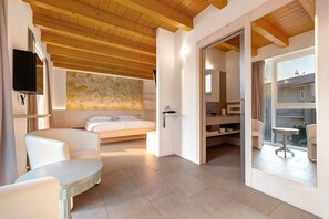 1 bedroom, free WiFi, bed sheets, wheelchair access - Room 'Laguna Depandance Suite 1' with Shared Terrace, Wi-Fi and Air Conditioning (San Zeno di Montagna)