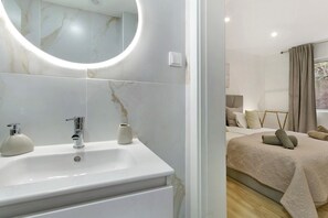 3 bedrooms, iron/ironing board, free WiFi