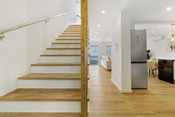 Interior - 'King' Room with Mountain View, Wi-Fi Access and Air Conditioning (Gaula)