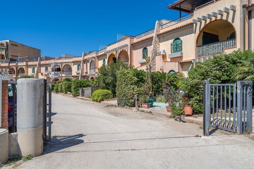 Appartamento 'Lorenzo' con vista mare, Wi-Fi e aria condizionata
