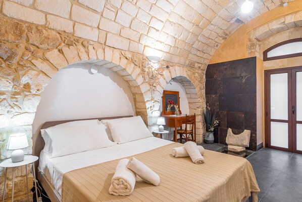 2 bedrooms, free WiFi, bed sheets - Apartment 'Dammuso 3cirniechi' with Wi-Fi and Air Conditioning (Ragusa)