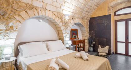 Apartment 'Dammuso 3cirniechi' with Wi-Fi and Air Conditioning