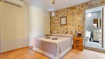 3 bedrooms, iron/ironing board, free WiFi, bed sheets