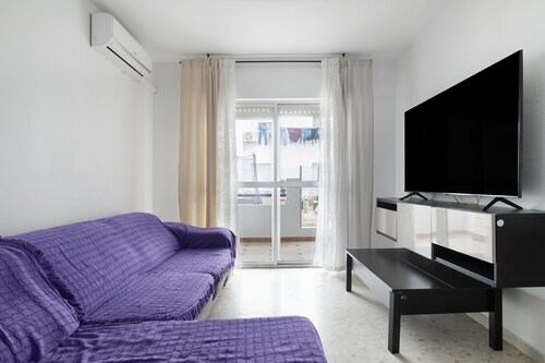 Holiday Home 'Casa En El Centro De Barbate' with Private Terrace, Wi-Fi and Air Conditioning