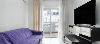 Holiday Home 'Casa En El Centro De Barbate' with Private Terrace, Wi-Fi and Air Conditioning