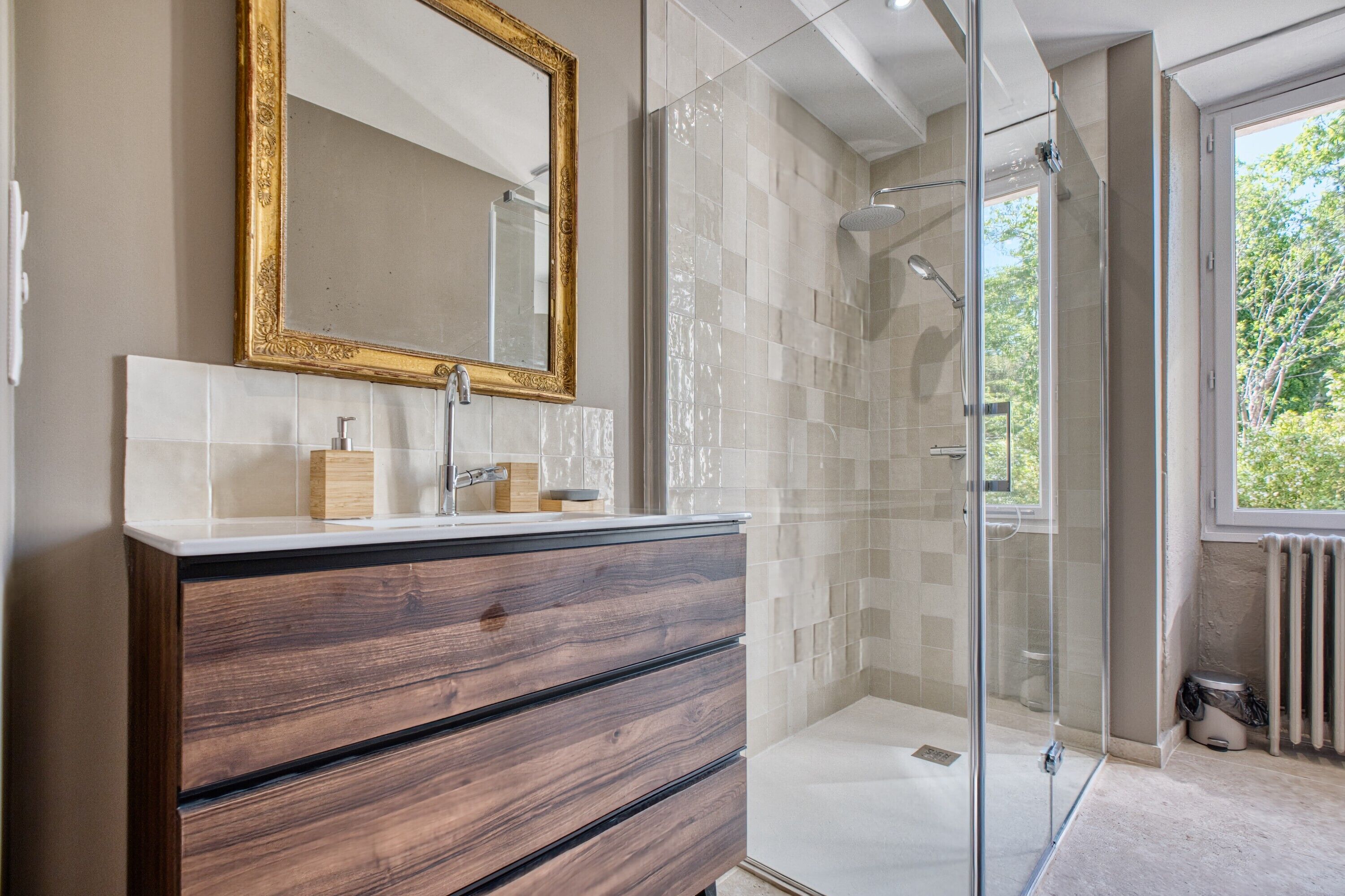 Shower, towels