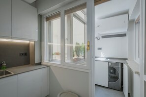 Interior - Apartment 'Centro Burgos Real Consulado' with Balcony and Wi-Fi (Burgos)