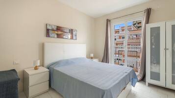 1 slaapkamer, een strijkplank/strijkijzer, gratis wifi, beddengoed