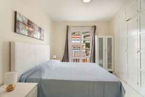 1 habitación, tabla de planchar con plancha, wifi gratis y ropa de cama 