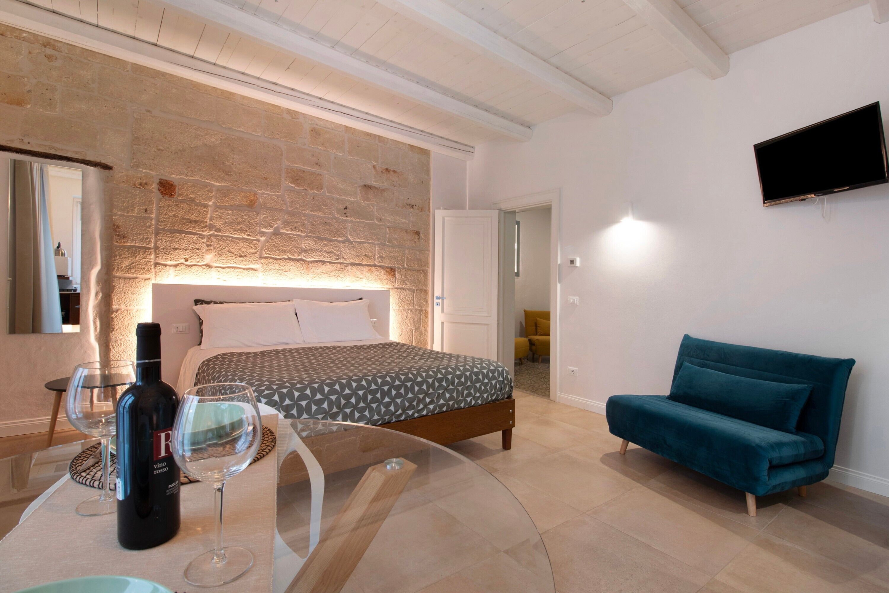 1 habitación, tabla de planchar con plancha, wifi gratis y ropa de cama 