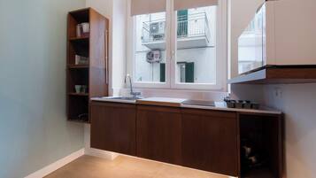 Fridge, microwave, stovetop, electric kettle