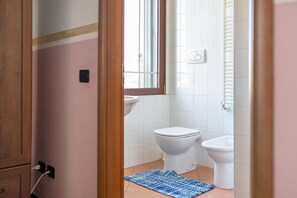 Doccia, asciugacapelli, asciugamani