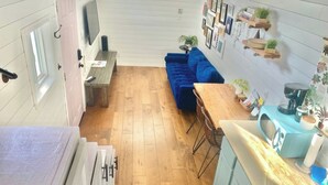 Interior - The Tiny with Big Time Vibes and Walkability (Austin)