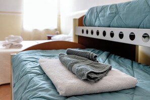 1 bedroom, free WiFi, bed sheets - Room 'Family Locanda 7 Camini' with Wi-Fi and Air Conditioning (Verona)