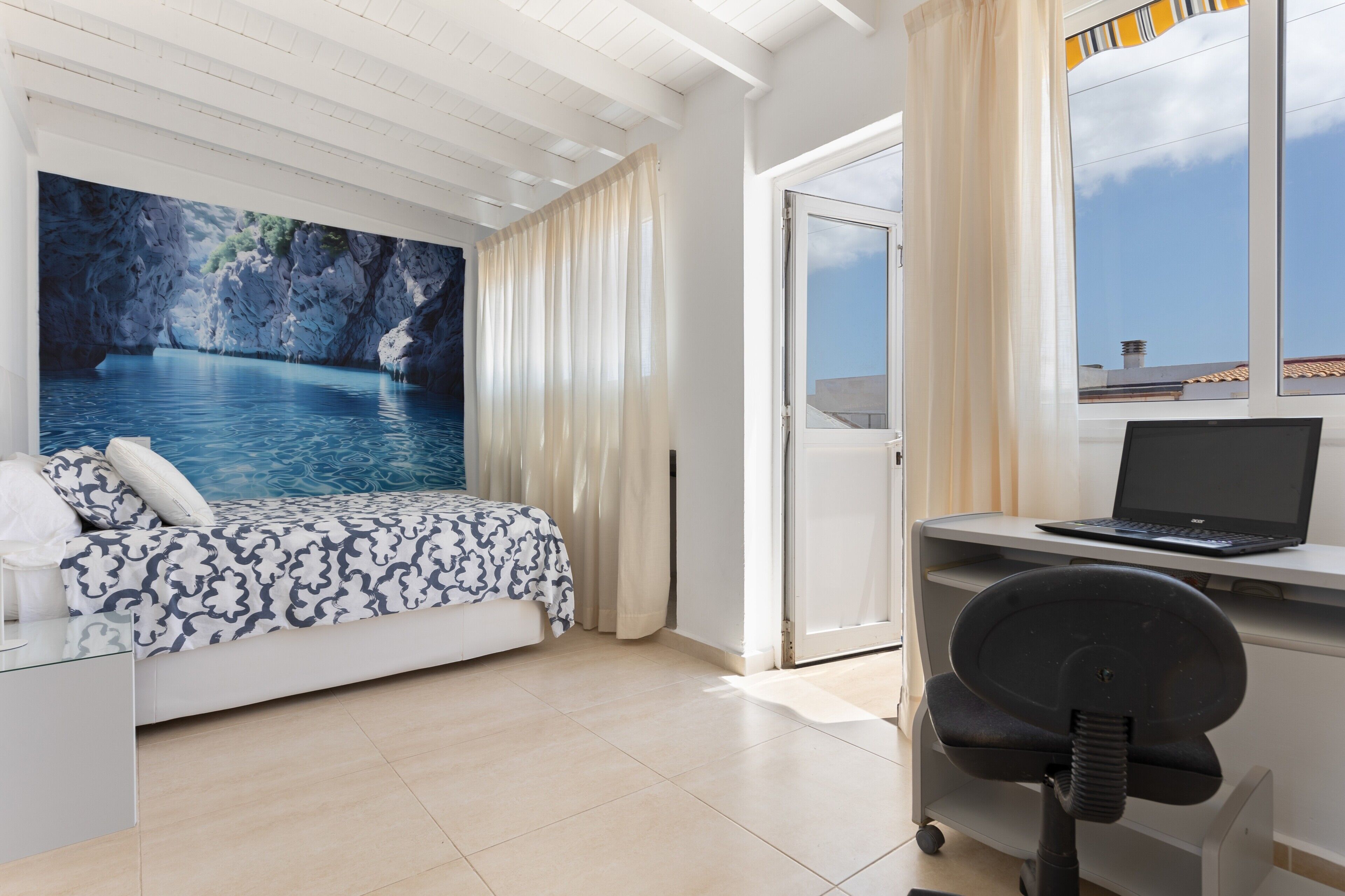 1 chambre, fer et planche à repasser, Wi-Fi gratuit, draps fournis