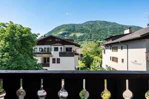 Property grounds - Biobauernhof Toellerhof 'Room 7' with Mountain View, Shared Pool and Wi-Fi (Algund)