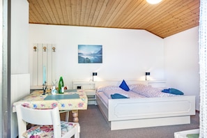 1 bedroom, free WiFi, bed sheets