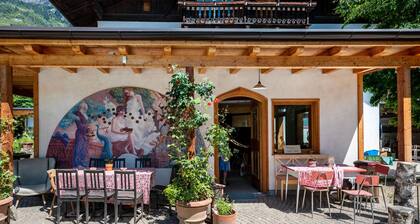 Biobauernhof Toellerhof 'Zimmer 10' with Mountain View, Shared Pool and Wi-Fi