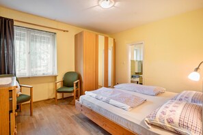 1 bedroom, free WiFi, bed sheets