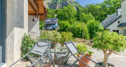 Apartment "La Source Amélie" with Mountain View, Terrace and Private Garden.