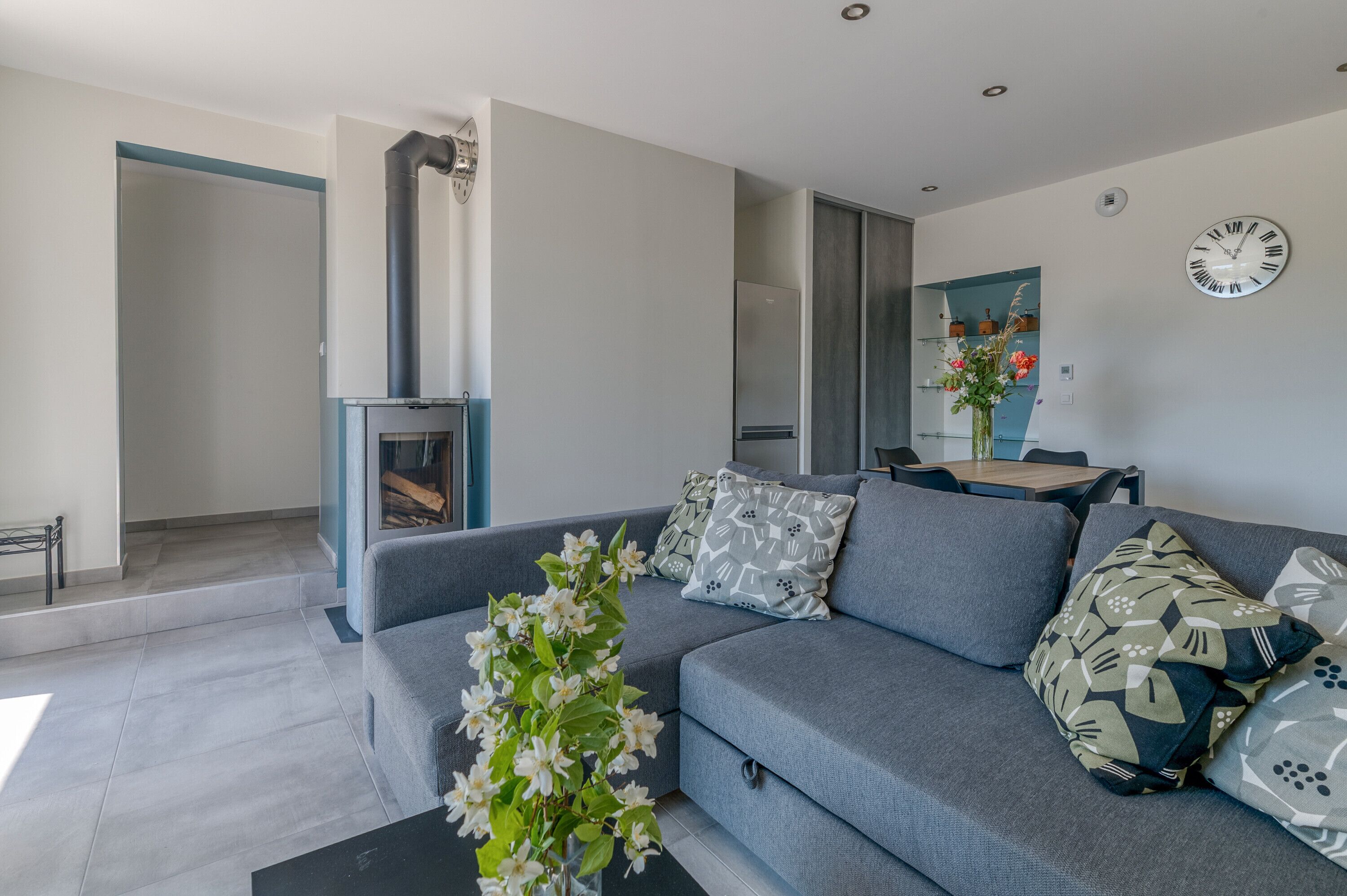 TV, fireplace, ping pong