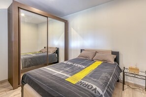 2 dormitoris, planxa i posts de planxar, wifi gratuïta i roba de llit 