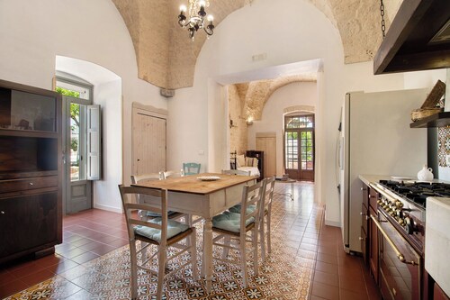 Villa 'La Dimora Dello Zio' with Private Pool, Private Terrace and Wi-Fi