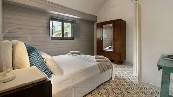 3 makuuhuonetta, silitysrauta/-lauta, ilmainen Wi-Fi, vuodevaatteet