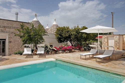 Villa 'La Dimora Dello Zio' with Private Pool, Private Terrace and Wi-Fi