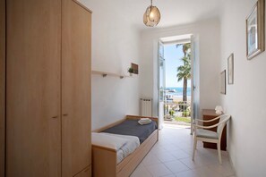 2 bedrooms, iron/ironing board, bed sheets