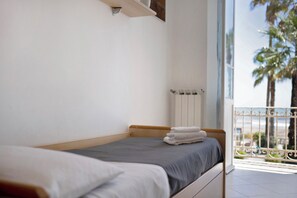 2 bedrooms, iron/ironing board, bed sheets