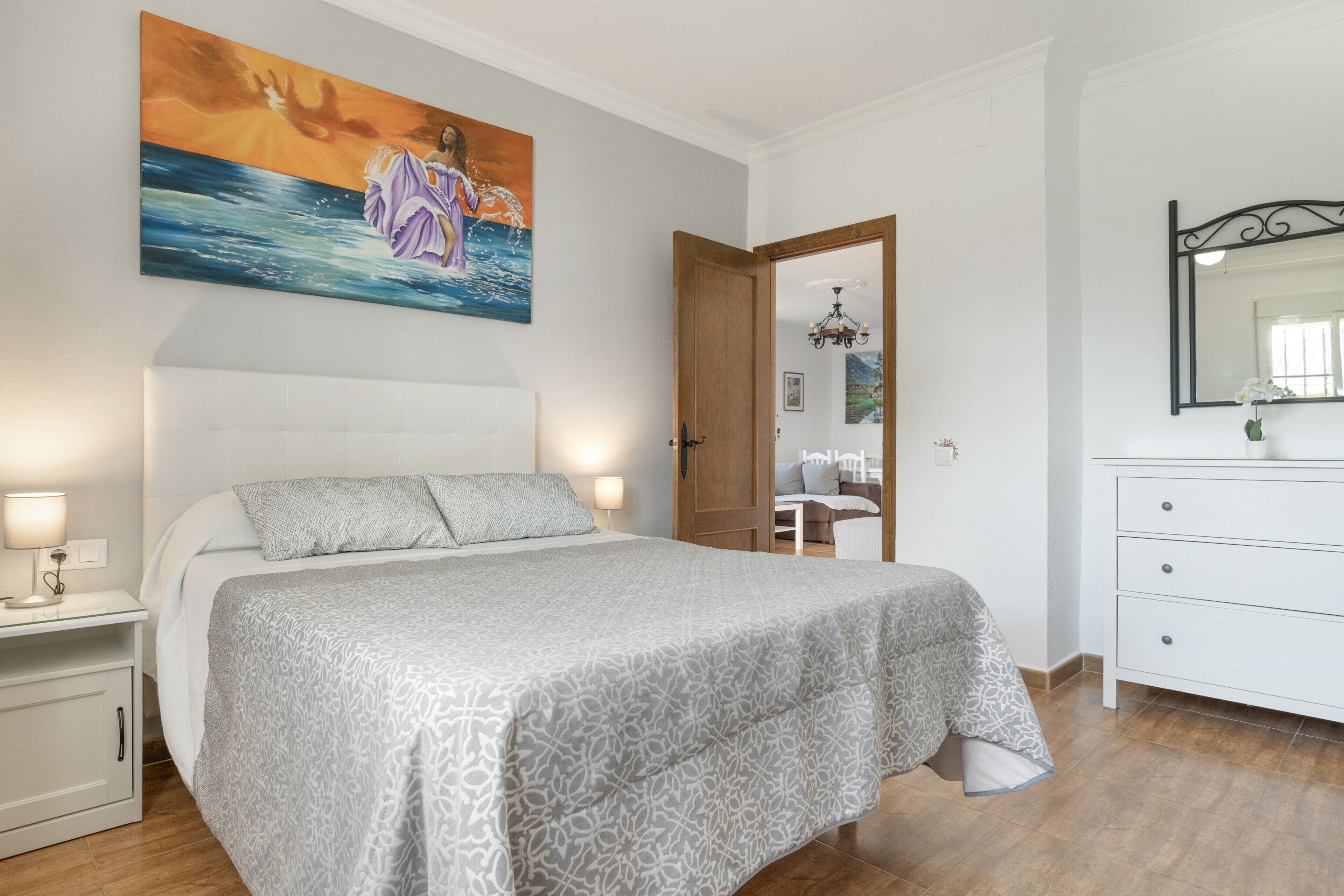 3 slaapkamers, een strijkplank/strijkijzer, gratis wifi, beddengoed
