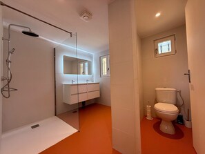 Suihku, hiustenkuivaaja