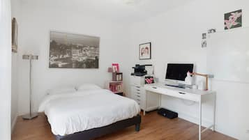 3 bedrooms, iron/ironing board, WiFi (free), bed sheets