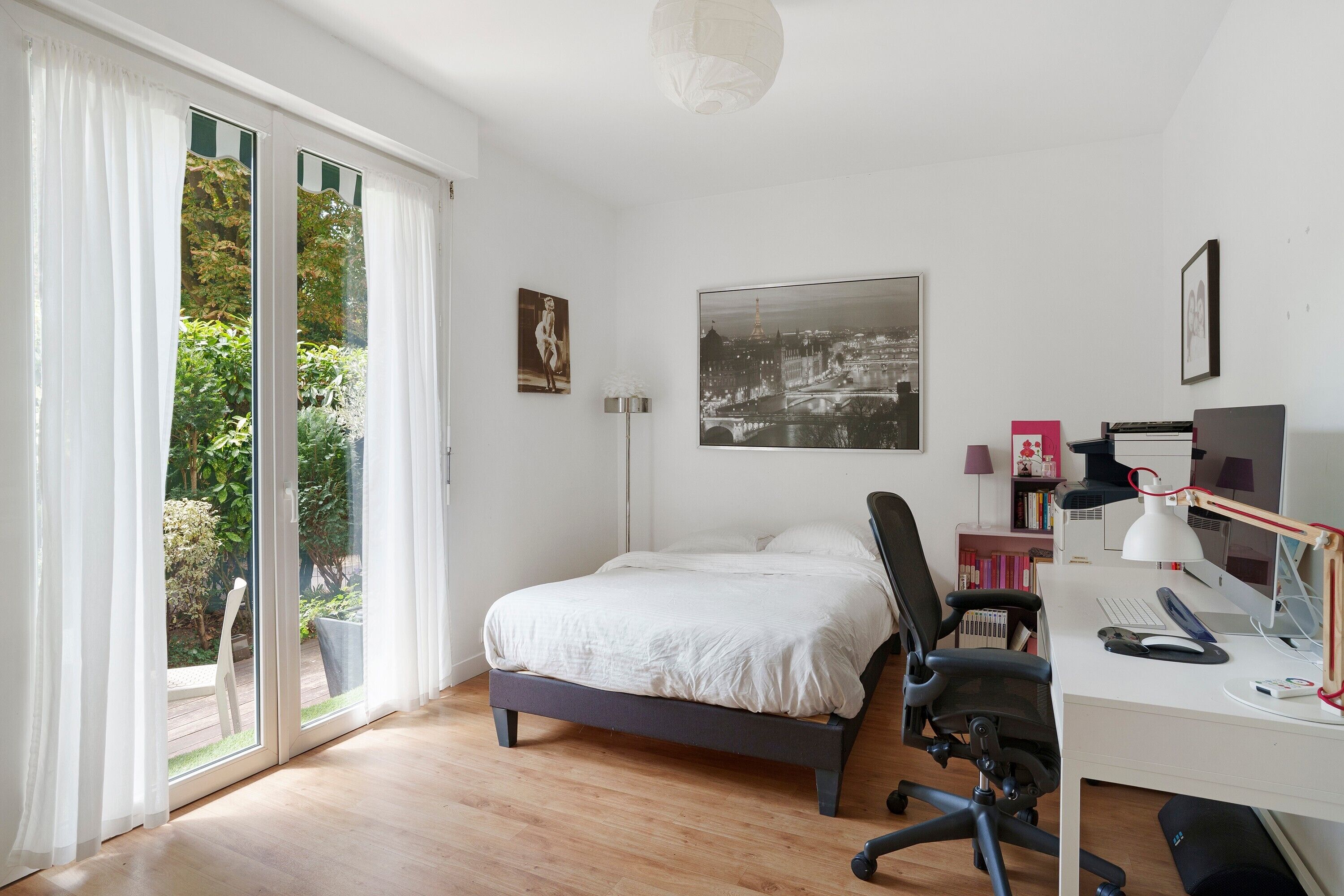 3 bedrooms, iron/ironing board, WiFi (free), bed sheets