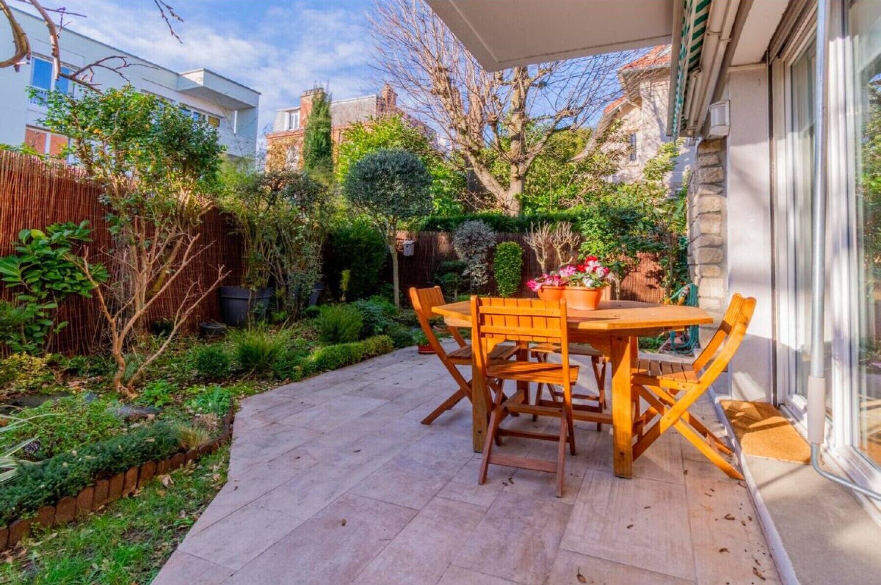 屋外ダイニングエリア