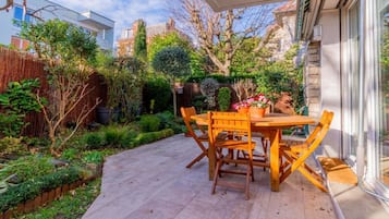 屋外ダイニングエリア