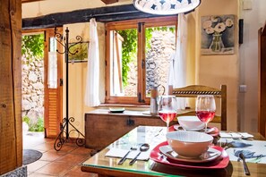 Dining - Country House 'La Tarabilla' with Private Garden and Wi-Fi (Casas del Abad)