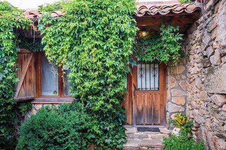 Exterior detail. Country House 'La Tarabilla' with Private Garden and Wi-Fi