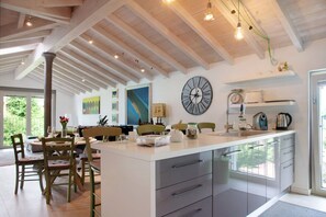 Fridge, microwave, oven, stovetop - Apartment 'Residenza La Fonte Second Floor' with Stunning Sasso del Ferro View (Laveno-Mombello)