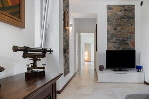 Interior - Apartment 'Residenza La Fonte Primo Piano' with Private Balcony and Mountain View (Laveno-Mombello)