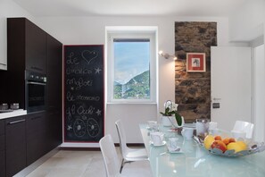 Dining - Apartment 'Residenza La Fonte Primo Piano' with Private Balcony and Mountain View (Laveno-Mombello)