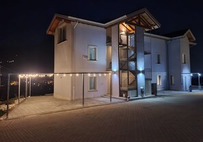 Exterior - Apartment 'Residenza La Fonte Primo Piano' with Private Balcony and Mountain View (Laveno-Mombello)